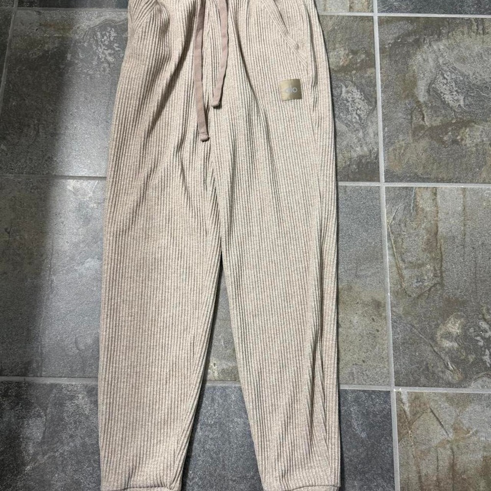 Alo Yoga Muse Sweatpants Ribbed Knit Joggers Tan Cream XS